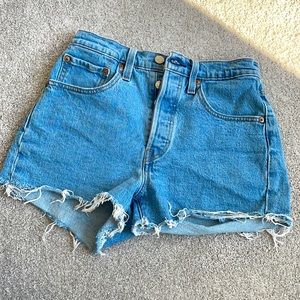 Like new Levi 501 shorts